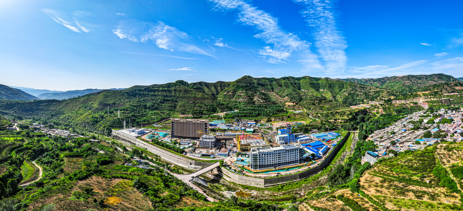 1王峰煤矿建设大景.jpg